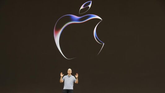 Apple cierra hoy el ciclo de Tim Cook, quien llevó a la empresa a los US$ 5 billones de valor