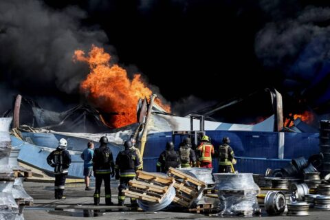 Al menos 37 muertos en Bucha: Ataque ruso con drones detonó un depósito de municiones en zona residencial