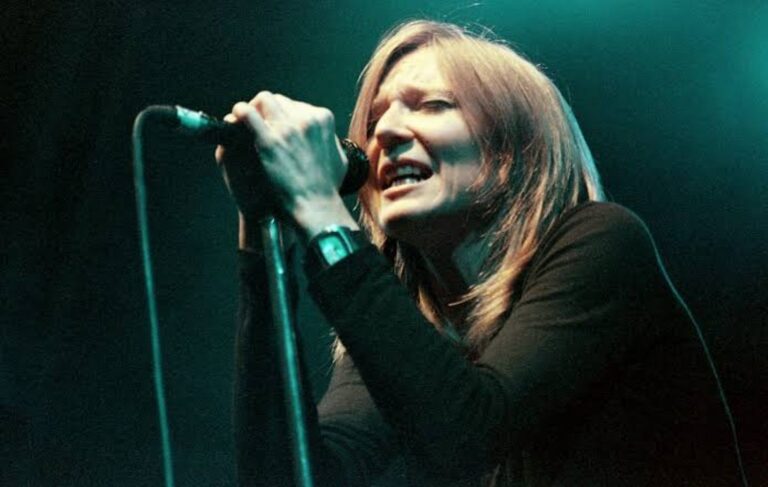 Beth Gibbons, voz de Portishead, confirma su primer concierto en Chile para 2027