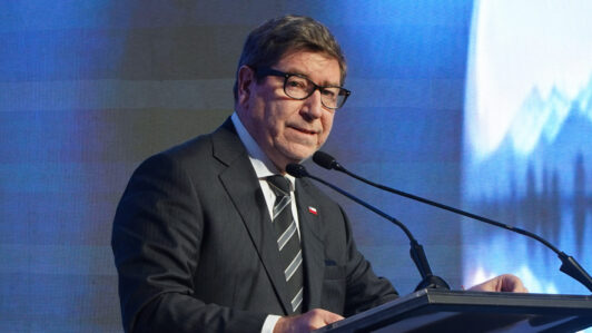 Biministro Daniel Mas anuncia medidas para reducir hasta 70% los tiempos de tramitación minera