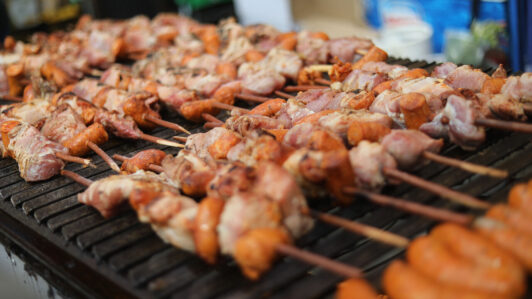 Canasta de Fiestas Patrias para este año sube 5,4%: Asado y costillar concentran cerca de 80% del alza