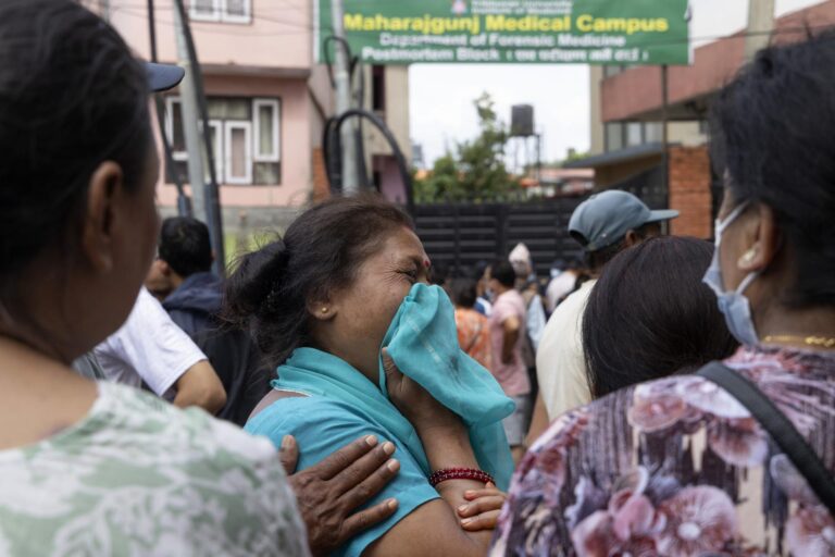 Riada en Nepal: La cifra de muertos llega a 682 y casi 3.000 personas siguen desaparecidas
