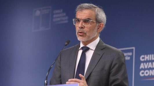 Escolta del exministro Luis Cordero frustra portonazo a disparos en Vitacura: Persecución terminó con cinco detenidos