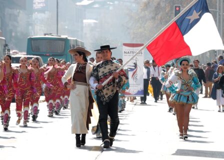 Más de 2.000 personas recorrerán la Alameda por el Día Mundial del Folklore: Habrá festival gratuito en Santiago