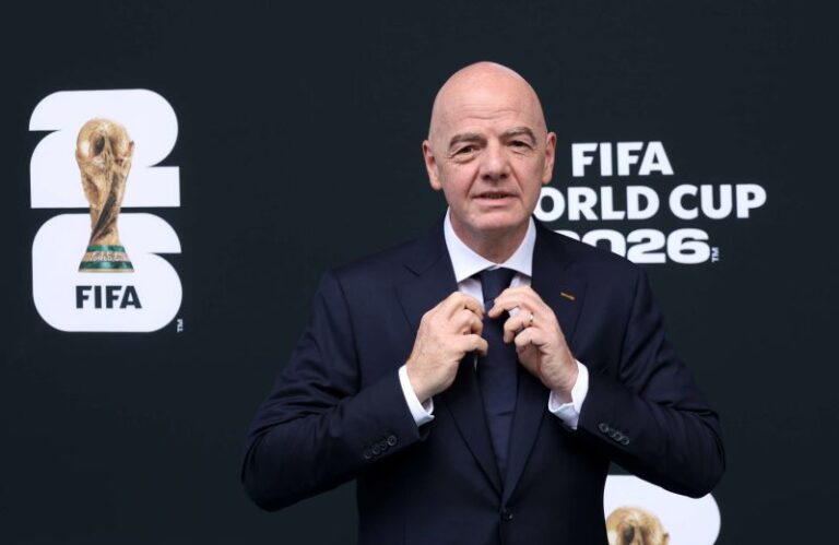 Sigue la disputa: Infantino se disculpa por los 
