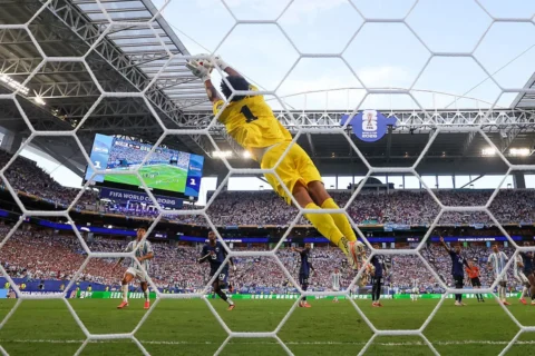 Vozinha de Cabo Verde realiza una atajada durante el partido de dieciseisavos de final de la Copa Mundial de la FIFA 2026 entre Argentina y Cabo Verde en el Miami Stadium el 3 de julio de 2026 en Miami Gardens, Florida. Robert Cianflone/Getty Images