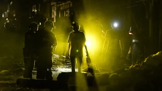 Cifra de fallecidos tras terremoto 7.4 en Colombia asciende a 175: Equipos de rescate buscan a supervivientes entre los escombros