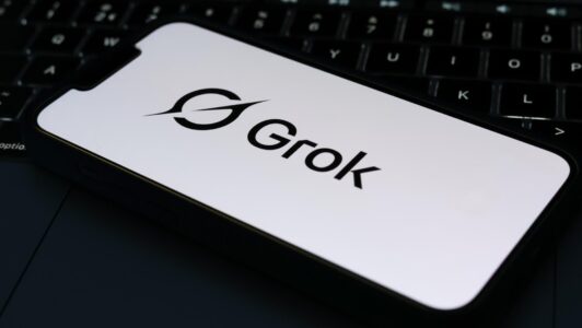 Grok Bot: La IA que presentó SpaceXAI para competir con OpenAI y Anthropic
