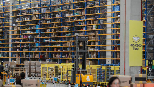 Mercado Libre triplicará su capacidad logística en Chile hacia 2027: Se crearían más de 2.500 empleos