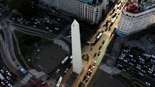 Protesta en Argentina por el endeudamiento de los hogares y el cierre de 30 mil empresas