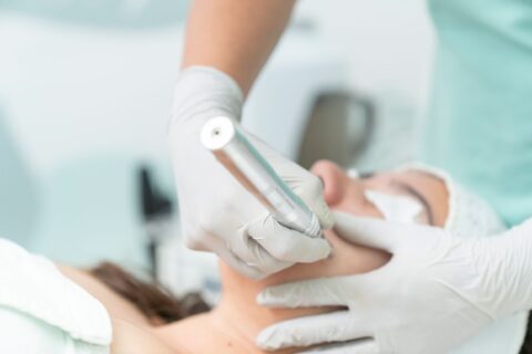 Sernac fiscaliza centros de estética ante aumento de procedimientos: Estas son las recomendaciones para evitar riesgos
