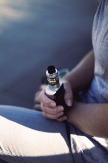 Ante alza de intoxicaciones: Diputados buscan exigir cierres de seguridad infantil en líquidos de vapeo