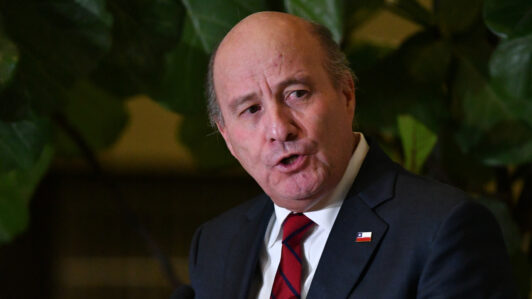 Quiroz niega recesión técnica tras dos trimestres del PIB en rojo y adelanta alzas de hasta $90 en combustibles