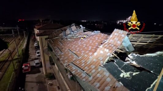 Tormenta y granizo al norte de Italia: Decenas de heridos, 10 iglesias dañadas y 10.000 autos afectados