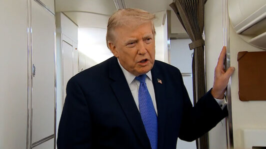 Trump advierte a Irán que el diálogo actual es su 