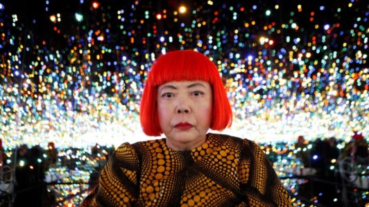 Muere Yayoi Kusama a los 97 años: la artista contemporánea más famosa y vendida del mundo