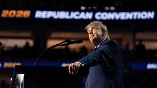 Trump promete pago extraordinario de US$ 5.000 si los republicanos conservan sus mayorías en la Cámara de Representantes y el Senado