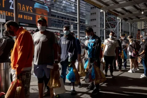 Administración Trump recorta millones de dólares destinados a refugiados, migrantes detenidos y otros servicios
