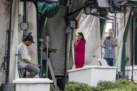 ABC, CBS, Fox News y NBC suspenden cobertura conjunta de Trump en solidaridad con CNN, MS NOW y Politico tras veto de la Casa Blanca