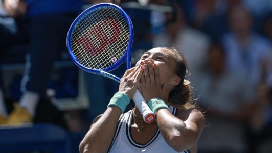 Qinwen Zheng elimina a Iga Swiatek y se instala en cuartos de final del US Open