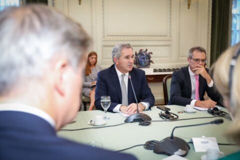 La firme advertencia del canciller argentino a Chile por las Malvinas: 
