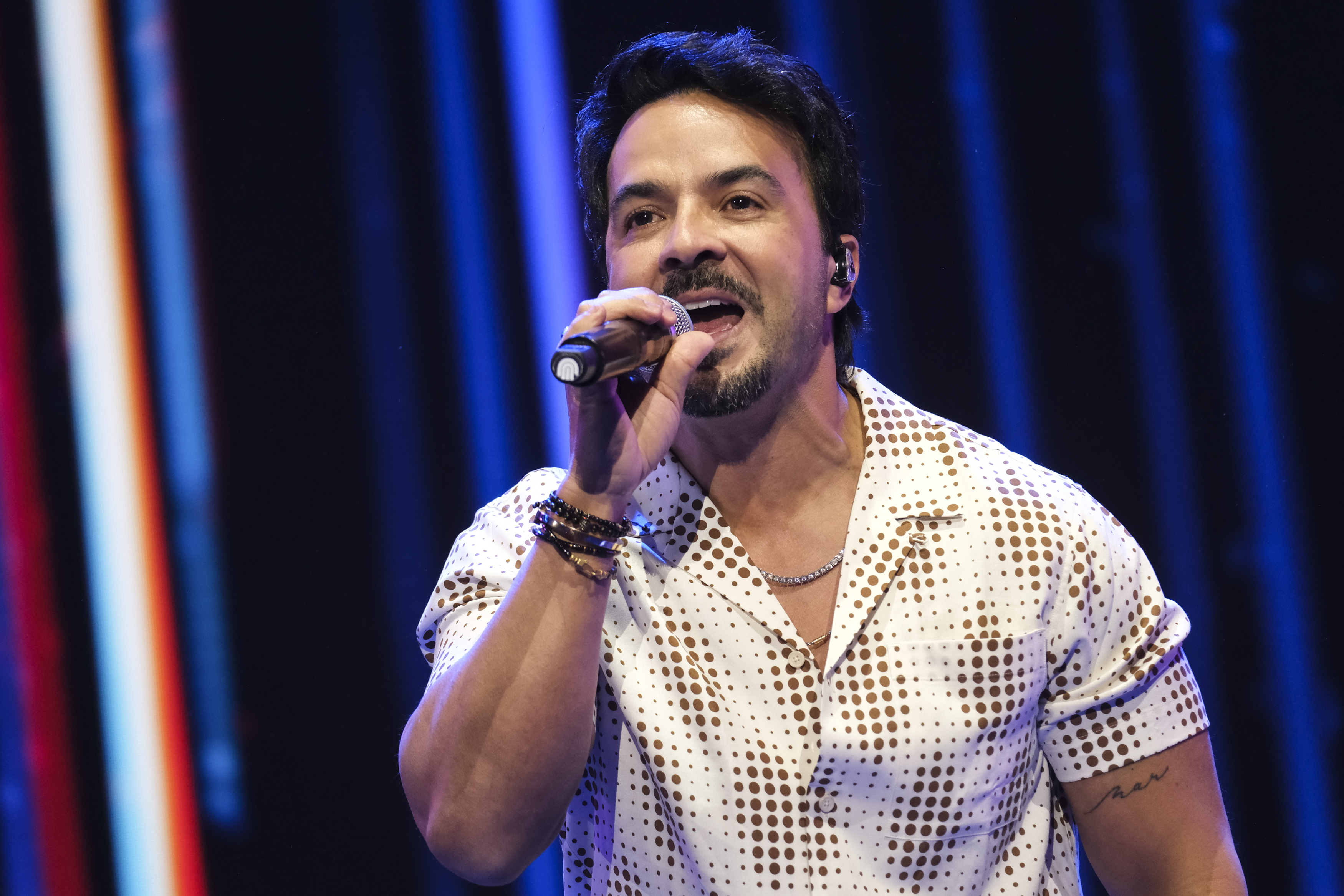 Luis Fonsi vuelve a Chile con nuevo concierto: Revisa la fecha, precios y cuándo comenzará la venta de entradas