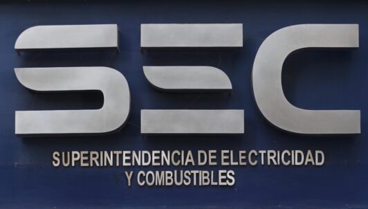 SEC formula cargos contra Enel por eventual incumplimiento de normativa eléctrica: Medición irregular podría afectar a más de 56 mil clientes