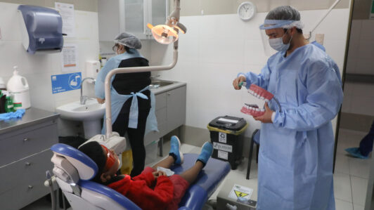 Estudio de salud bucal infantil: Prevalencia de caries disminuyó, pero el 42% de los niños tiene afecciones dentales sin tratar