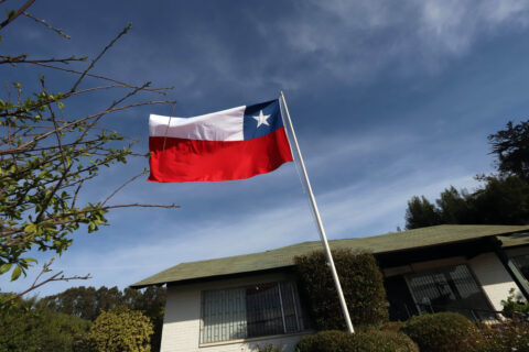 Fiestas Patrias: ¿Cómo poner correctamente la bandera de Chile para evitar multas?