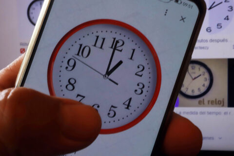 Cambio de hora: ¿Qué regiones de Chile no deberán adelantar sus relojes este sábado?