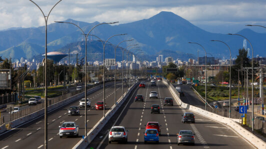 Cuatro detenidos por conducción temeraria en la Costanera Norte: Dos vehículos tenían la revisión técnica vencida
