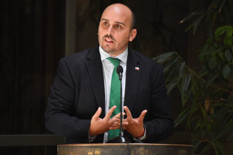Senador Longton (RN) respalda críticas de Núñez a ministro Barros: 