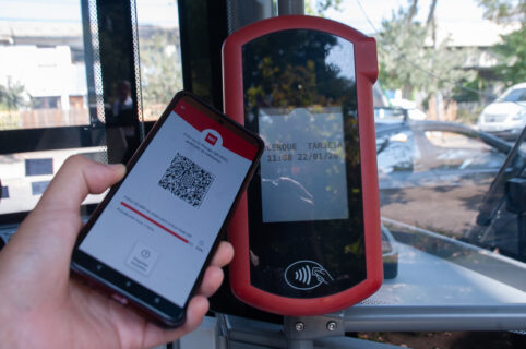 Tres agentes por bus: Gobierno lanza plan piloto para combatir la evasión en el transporte público de Santiago