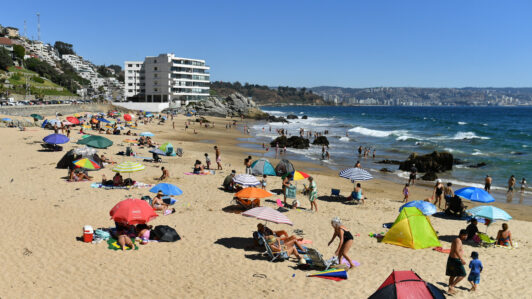 ¿Cómo será el verano?: Meteorología entrega pronóstico para octubre, noviembre y diciembre de 2026 con altas temperaturas y lluvias