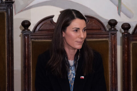 Ministra Arzola defiende reforma al SAE: “Queremos volver a reconocer el mérito” y reducir 