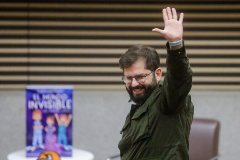 UDI critica asistencia de Boric a MUDA por participación de activista que defiende al régimen cubano: “Los compromisos democráticos se demuestran con hechos”