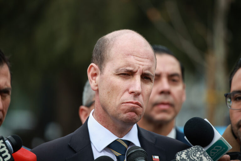 Ministrro Arrau descarta retroceder con reglamento de Seguridad Municipal que establece cese del cargo en caso de incumplimientos