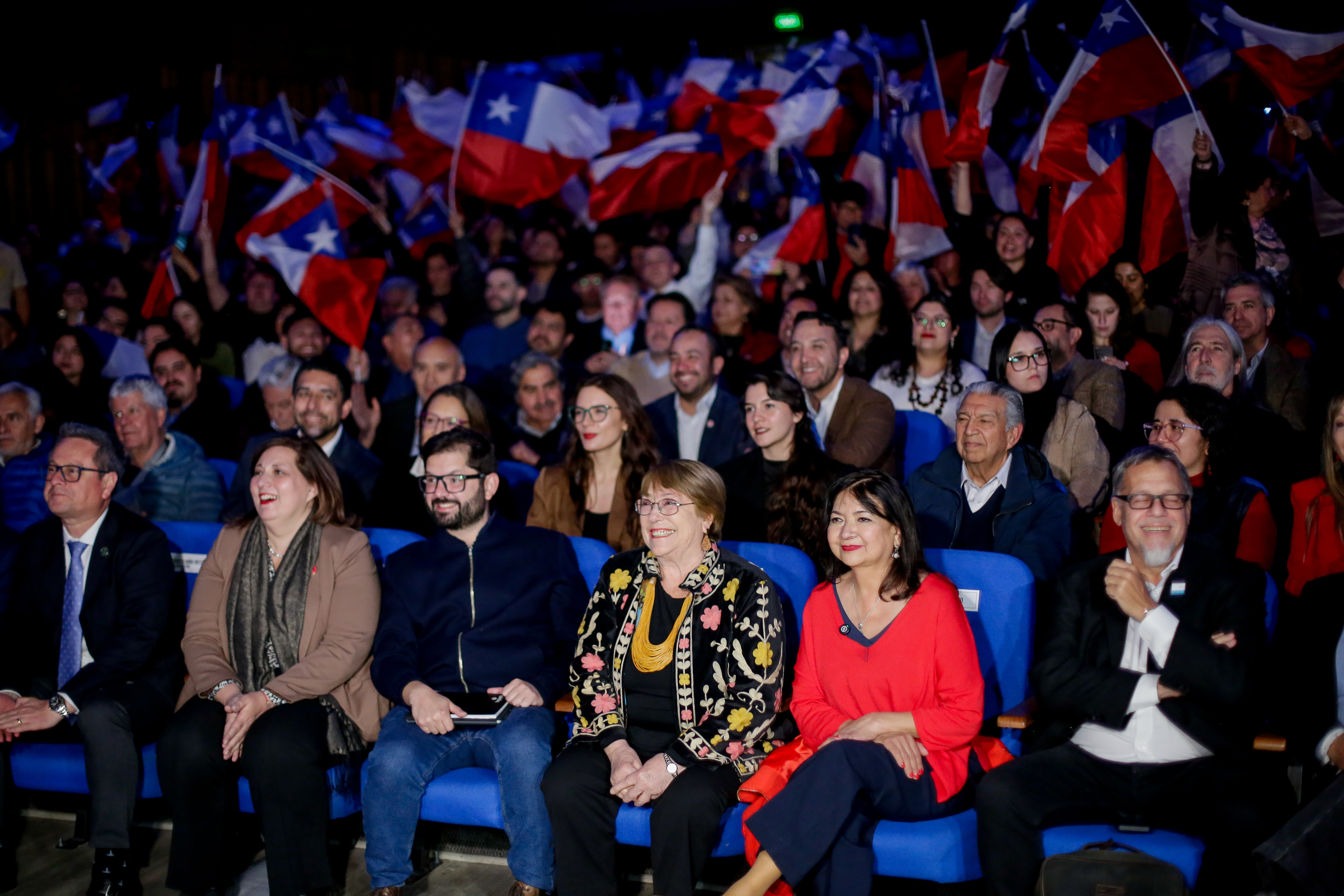 "Ha enfrentado durante su trayectoria ataques arteros" y "nunca la han podido tumbar”: La férrea defensa de Gabriel Boric al legado de Michelle Bachelet