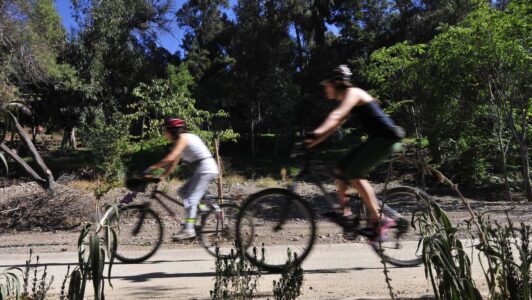 Gobierno anuncia nuevas exigencias: Ciclistas deberán inscribirse para subir el San Cristóbal y usar chalecos reflectantes