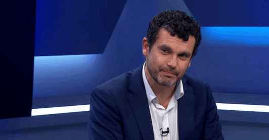 Jaime Bassa, exconvencional y diputado del FA, dice que “la manipulación electoral de las granjas de bots” tuvo “incidencia” en el triunfo del Rechazo