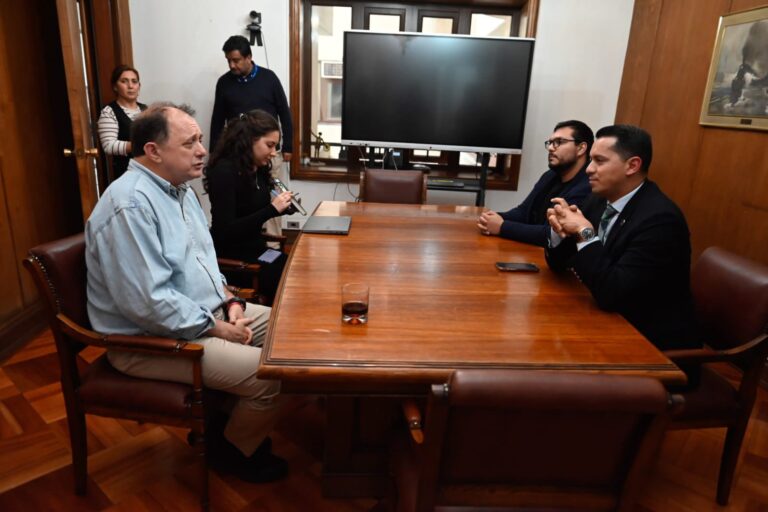 Ministro Poduje responde a críticas por iniciativa de financiar centros de culto y dice: “Refleja la desconexión de algunos parlamentarios, su poca calle”
