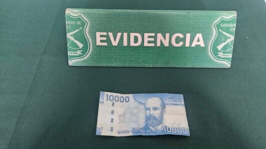 Detienen a hombre que intentó evadir fiscalización en Pudahuel: Ofreció $10 mil a carabineros "para que desayunaran"/Carabineros