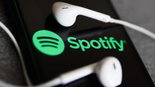 ¿Ganar dinero con Spotify? Llega a Chile programa que permitirá monetizar podcasts que sean creados en el país