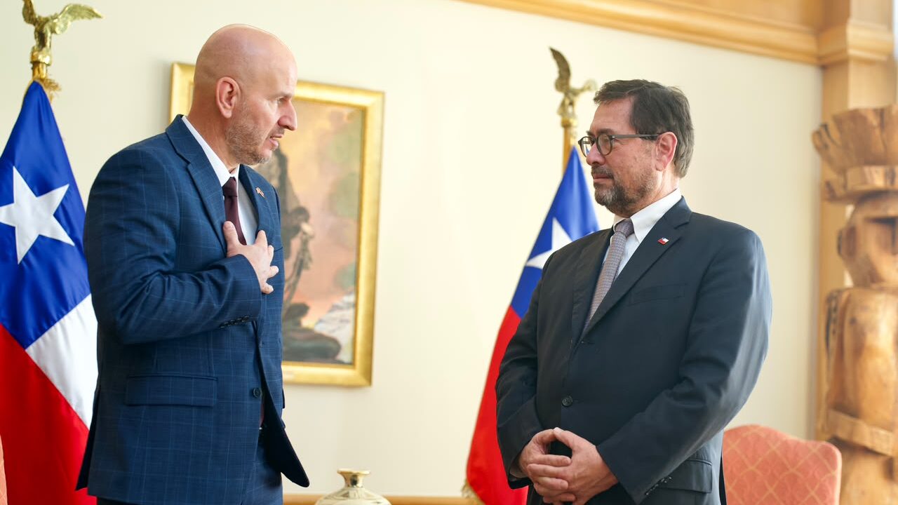 Diputados de oposición emplazan al Canciller a "cumplir la Constitución" y declarar como persona non grata a embajador Brandon Judd