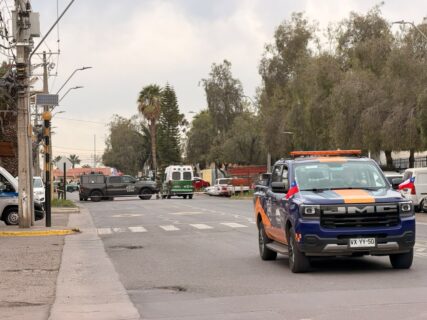 Paquete sospechoso obliga a evacuar dependencias de Municipalidad de Peñalolén: Avenida Consistorial permanece cerrada