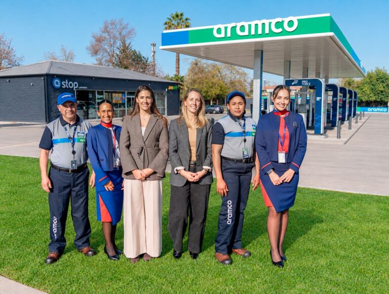 Aramco y LATAM Pass cumplen un año de alianza y anuncian que compras en tiendas sumarán millas: “Ya no se acumulan solo volando”