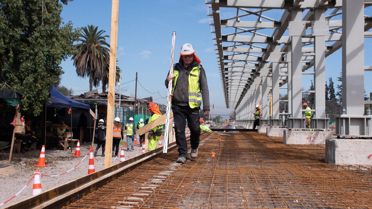 "El Estado desarrolló este proyecto durante distintos gobiernos”: Alcaldes piden revertir decisión sobre el Tren Santiago-Melipilla