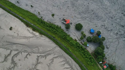 Más de mil personas han muerto y otras 4 mil continúan desaparecidas tras inundaciones en la región fronteriza entre Nepal y China