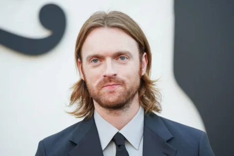 "No hay que silenciar a los artistas cuando alzan la voz por los oprimidos", escribió Finneas en Instagram, anunciando su retirada de la gira. "Apoyo a Palestina y a su pueblo". Jordan Strauss/Invision/AP