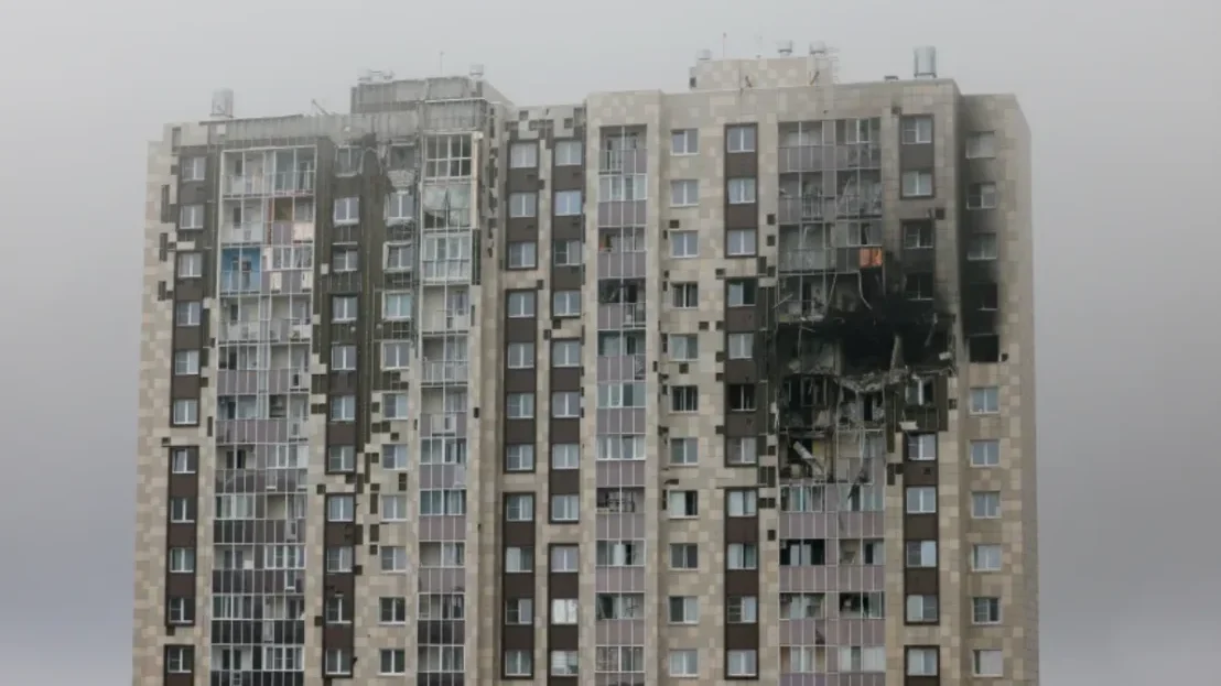 Moscú es blanco de ataque con más de mil drones: Reportan muerte de al menos dos personas y daños en refinería de petróleo